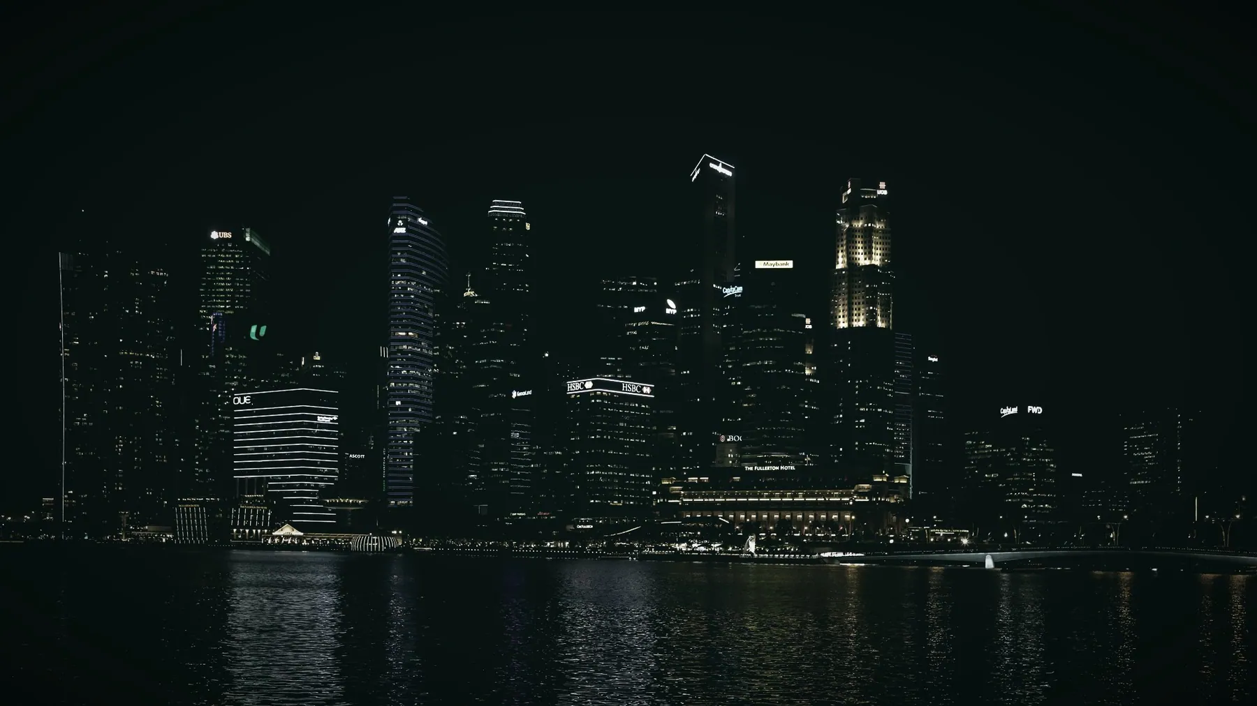 Marina Bay, Singapura, malam hari. Dietmar Rabich / Wikimedia Commons (CC BY-SA 4.0), diolah.